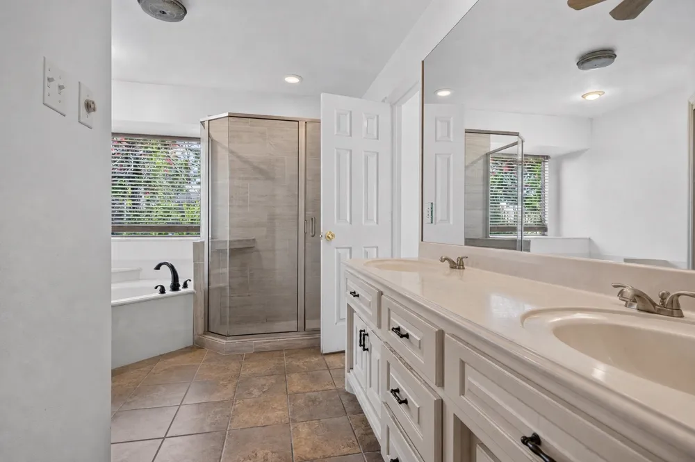 213 Diamond Oaks Drive Hudson Oaks, TX 76087