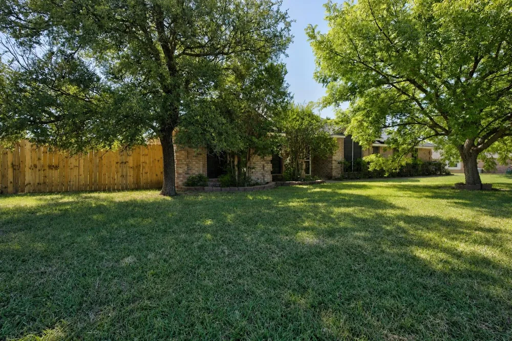 213 Diamond Oaks Drive Hudson Oaks, TX 76087