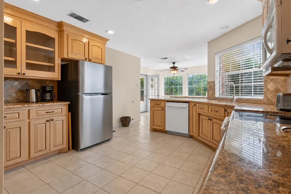 213 Diamond Oaks Drive Hudson Oaks, TX 76087