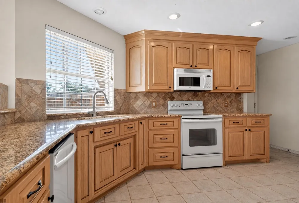 213 Diamond Oaks Drive Hudson Oaks, TX 76087