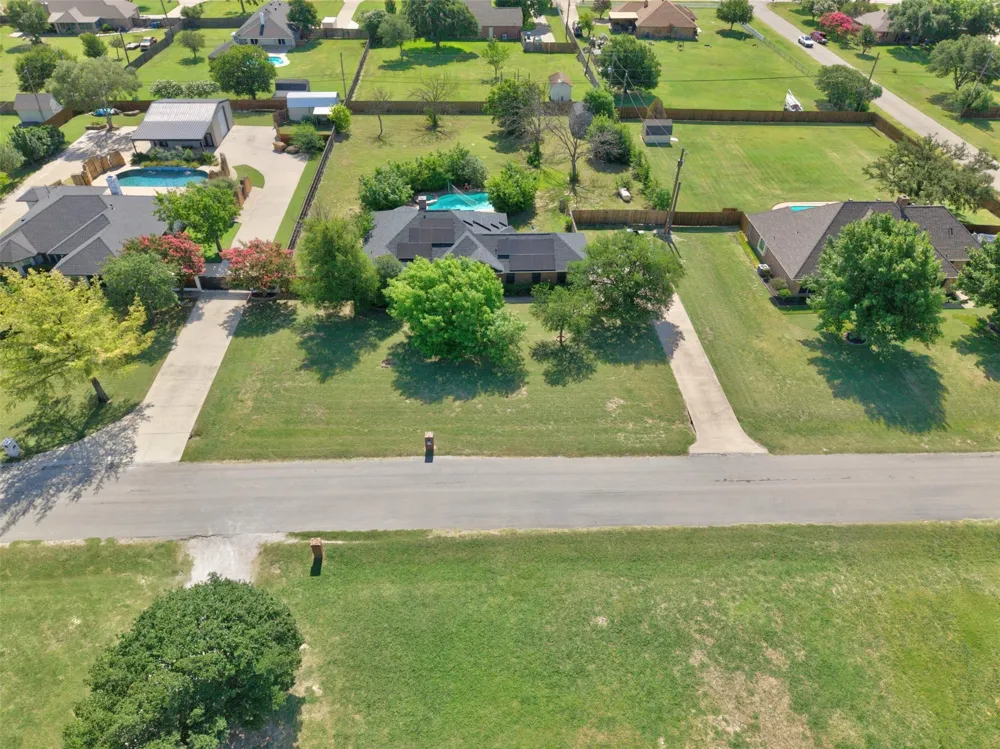 213 Diamond Oaks Drive Hudson Oaks, TX 76087