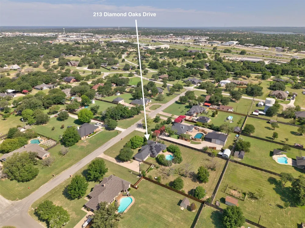 213 Diamond Oaks Drive Hudson Oaks, TX 76087