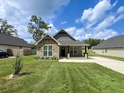 122 Mazie Dr