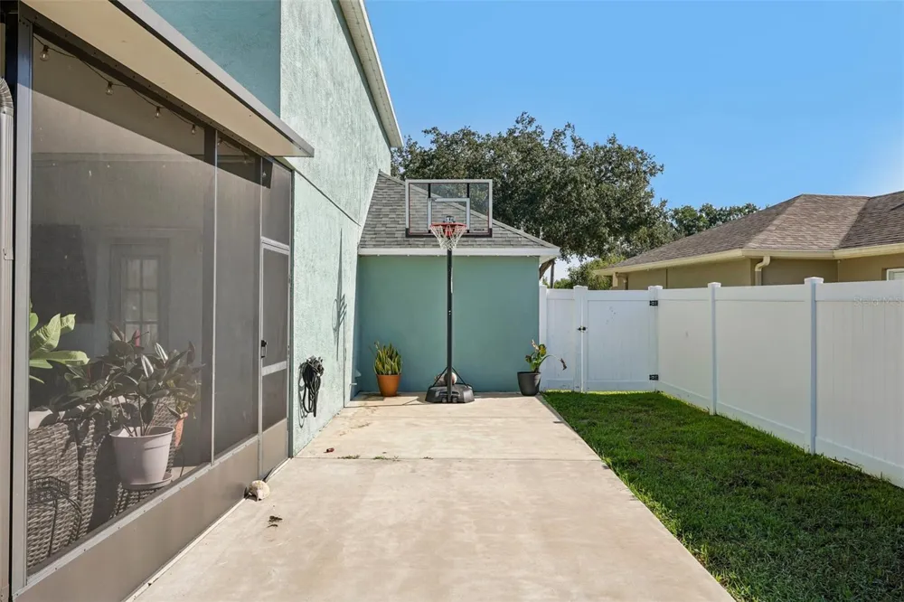 205 ROSANA DRIVE Brandon, FL 33511