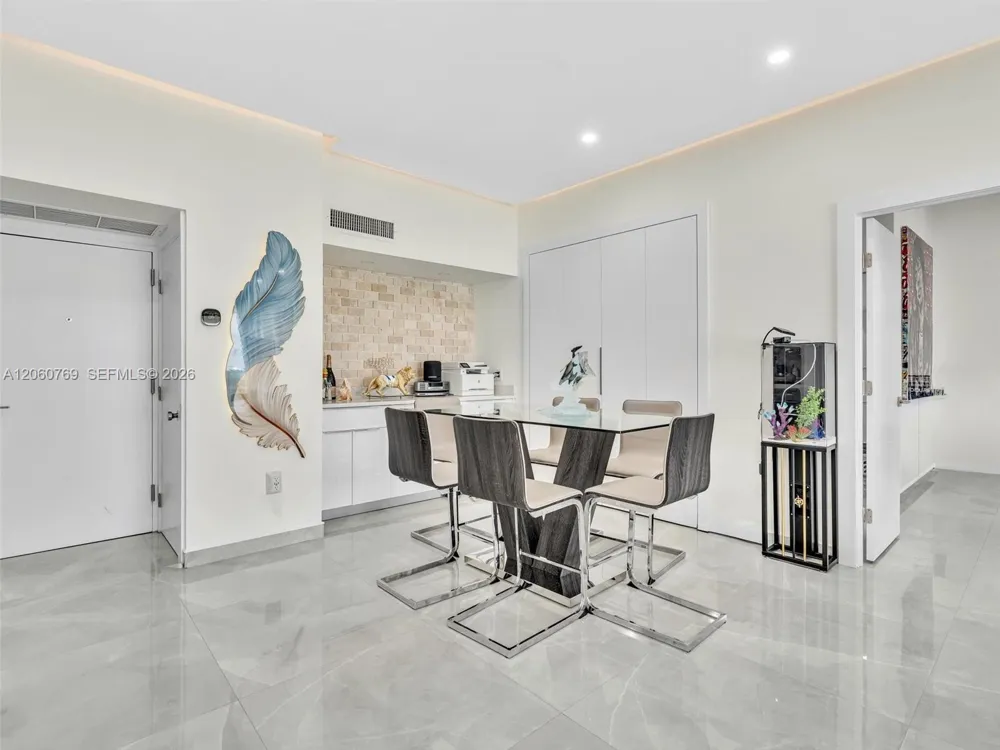 3731 Country Club Dr #PH-24 Aventura, FL 33180