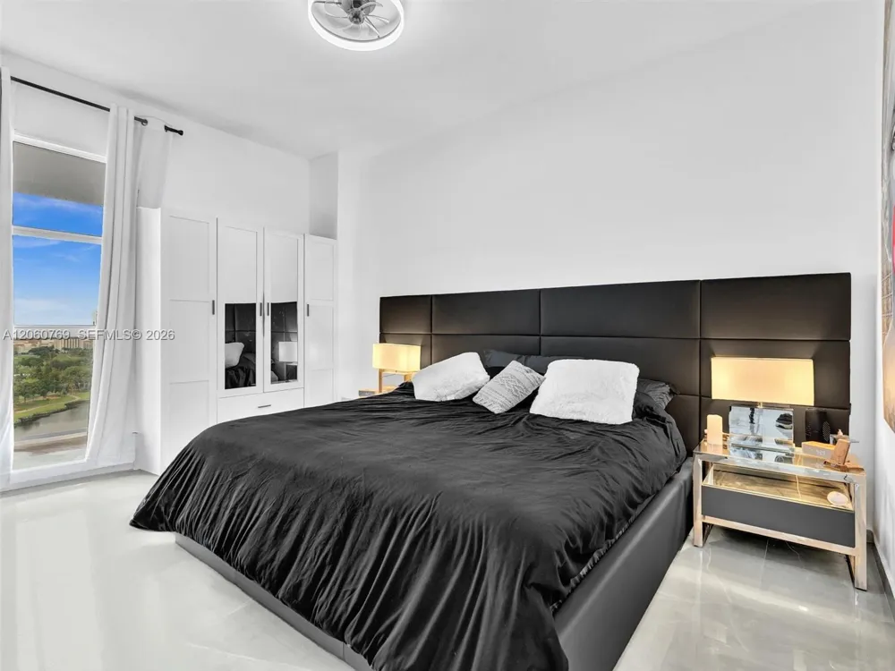 3731 Country Club Dr #PH-24 Aventura, FL 33180