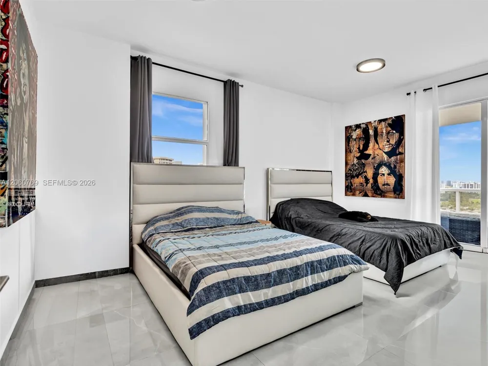 3731 Country Club Dr #PH-24 Aventura, FL 33180