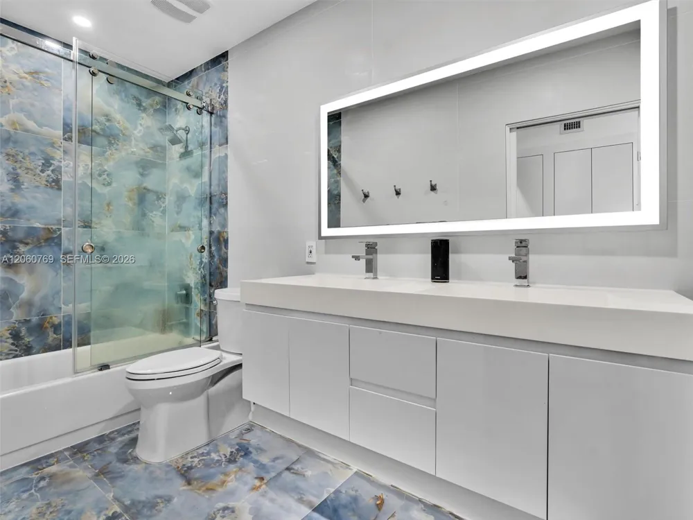 3731 Country Club Dr #PH-24 Aventura, FL 33180