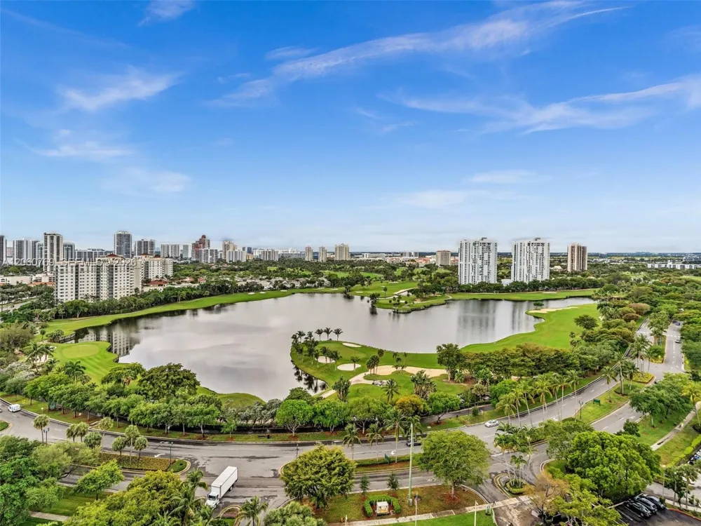 3731 Country Club Dr #PH-24 Aventura, FL 33180