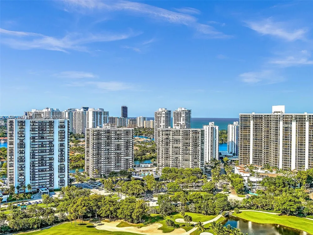 3731 Country Club Dr #PH-24 Aventura, FL 33180