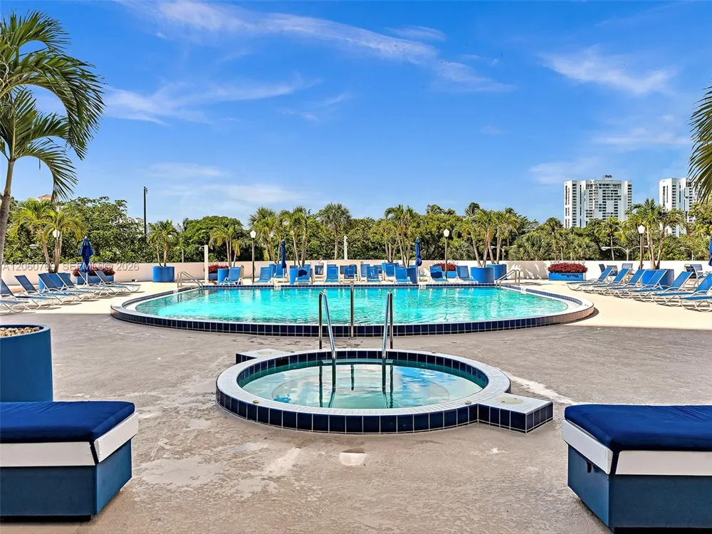 3731 Country Club Dr #PH-24 Aventura, FL 33180