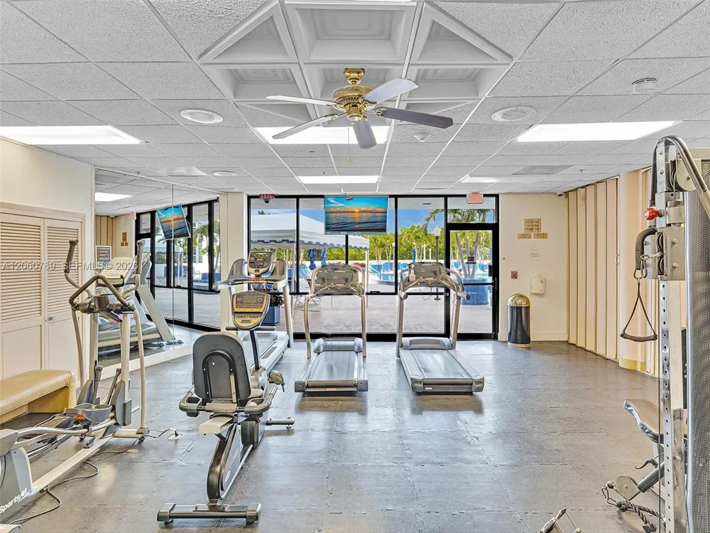3731 Country Club Dr #PH-24 Aventura, FL 33180