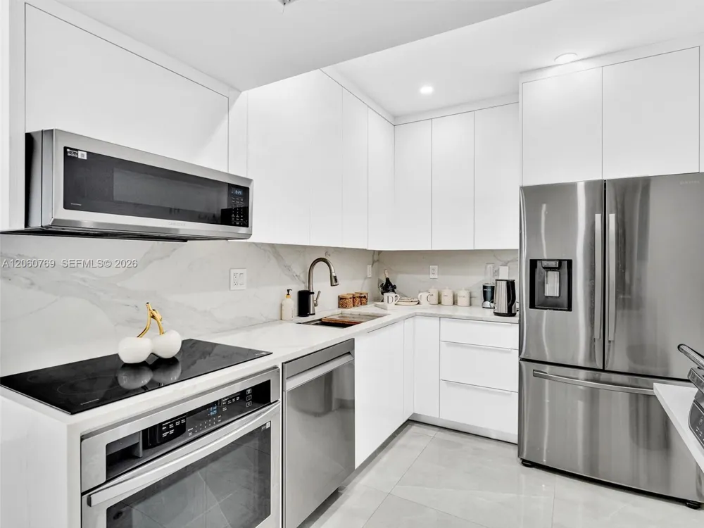 3731 Country Club Dr #PH-24 Aventura, FL 33180
