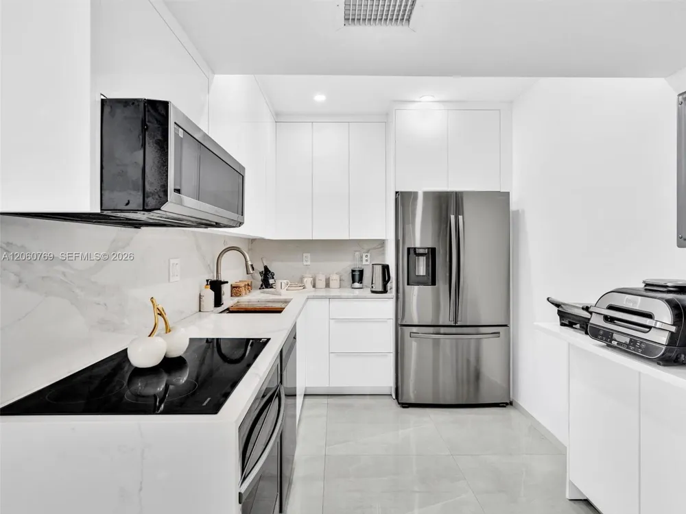 3731 Country Club Dr #PH-24 Aventura, FL 33180