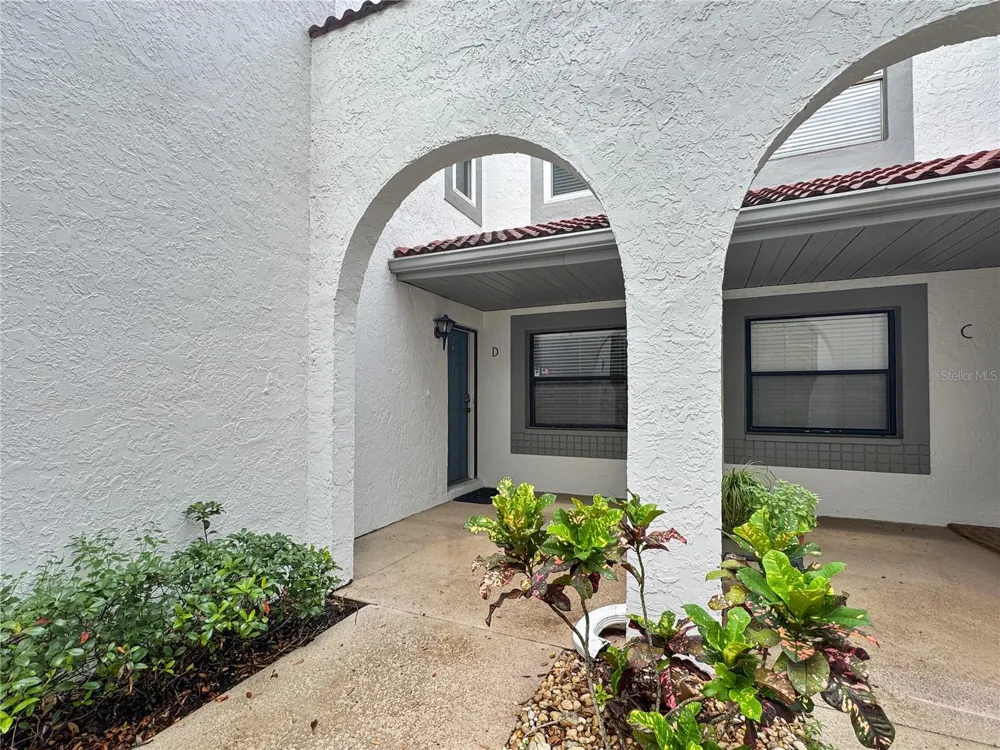 484 SANTA CRUZ PLACE NE #D St Petersburg, FL 33703