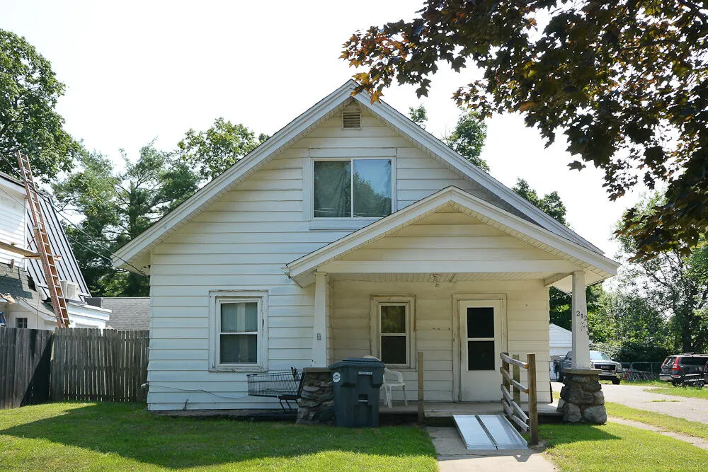 212 Brown Street Paw Paw, MI 49079