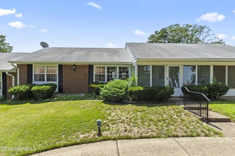933 Thornhill Court