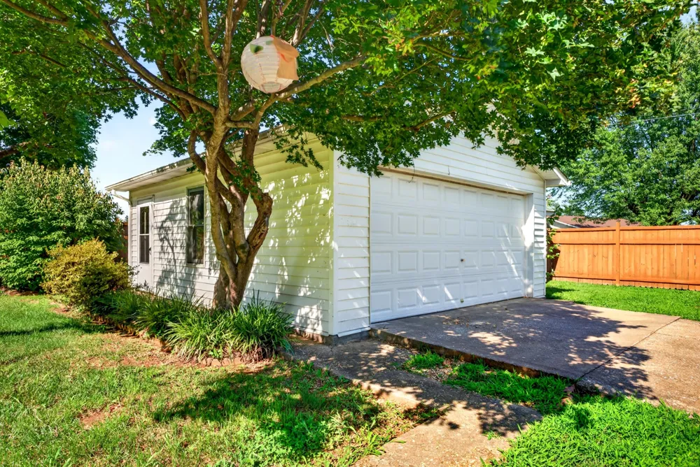 2412 Grider Pond Rd Bowling Green, KY 42104