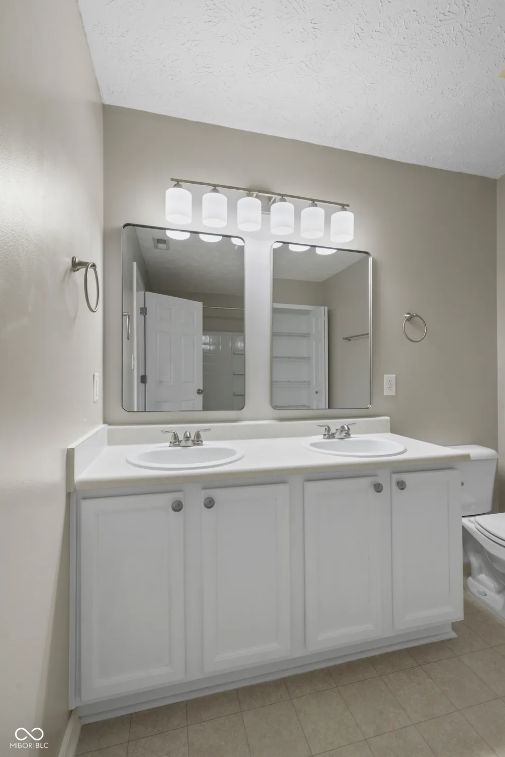 2917 Limber Pine Drive Whiteland, IN 46184
