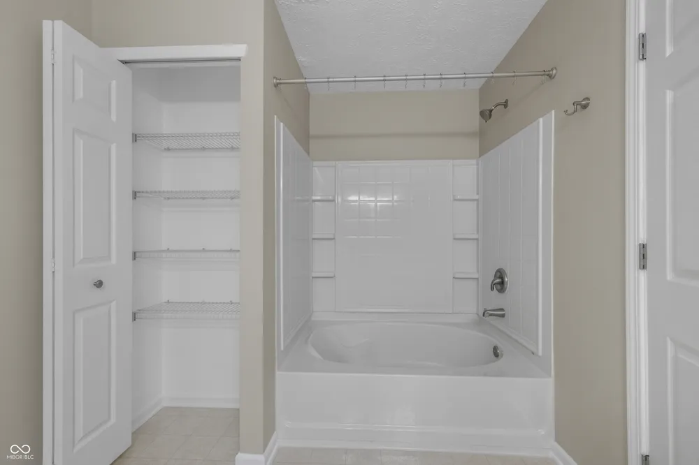 2917 Limber Pine Drive Whiteland, IN 46184