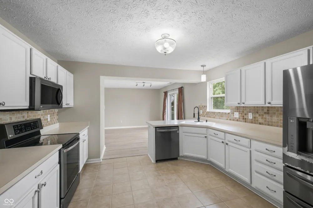 2917 Limber Pine Drive Whiteland, IN 46184