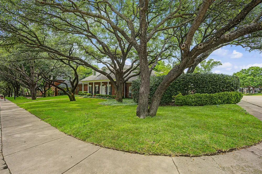 5831 London Lane Dallas, TX 75252