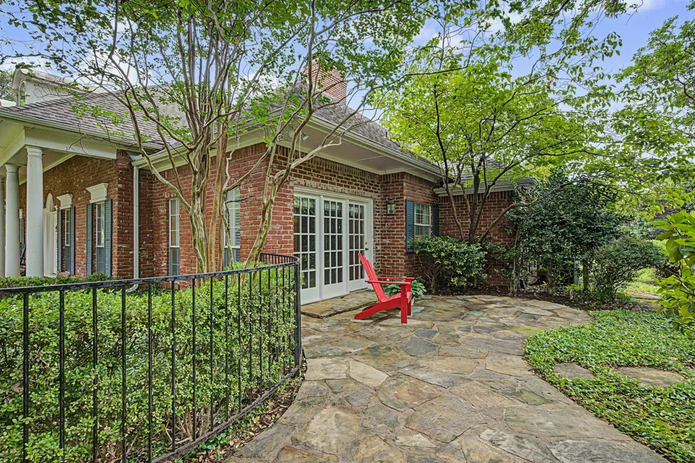 5831 London Lane Dallas, TX 75252