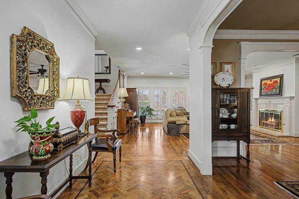 5831 London Lane Dallas, TX 75252