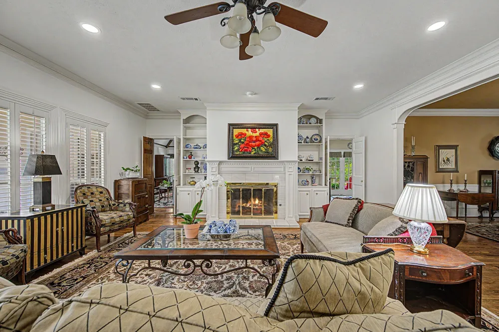 5831 London Lane Dallas, TX 75252