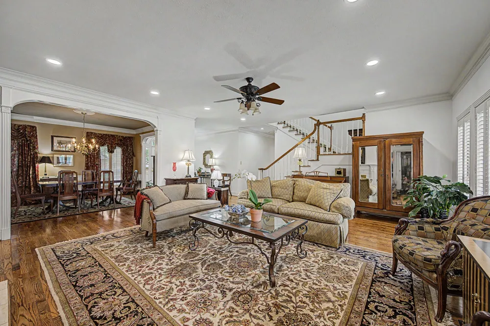 5831 London Lane Dallas, TX 75252