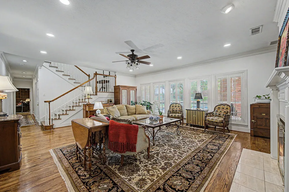 5831 London Lane Dallas, TX 75252