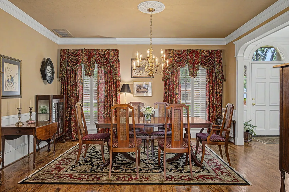 5831 London Lane Dallas, TX 75252