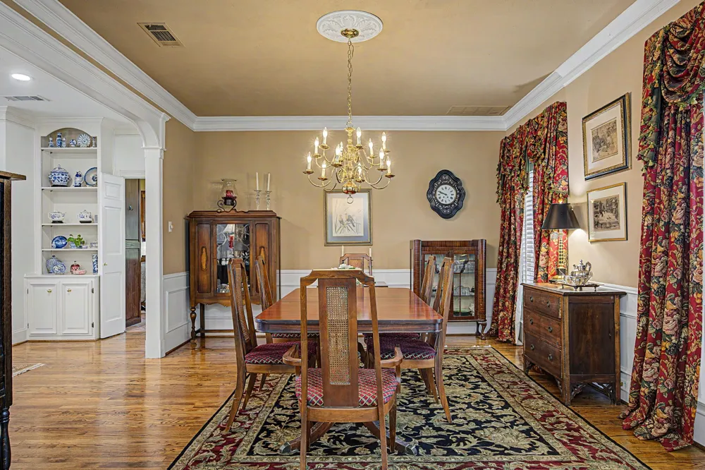 5831 London Lane Dallas, TX 75252