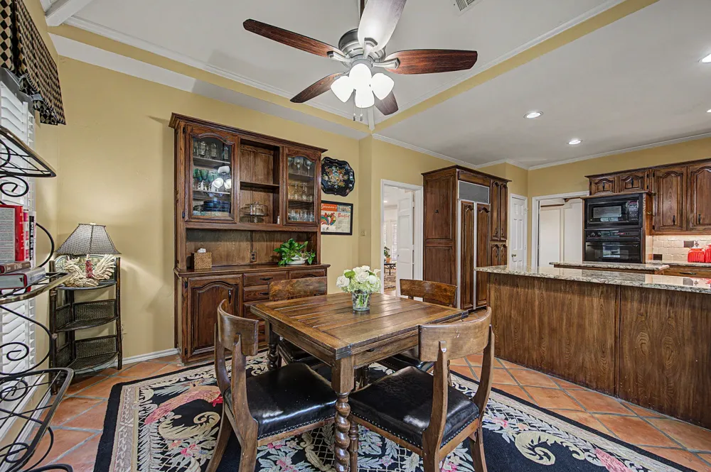 5831 London Lane Dallas, TX 75252