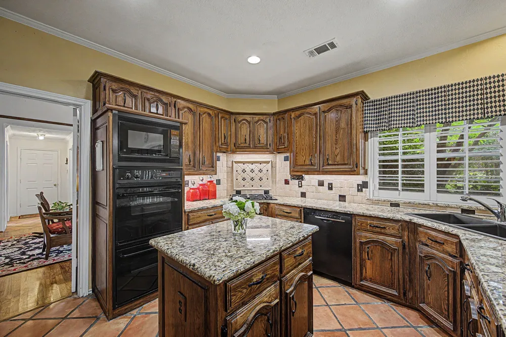 5831 London Lane Dallas, TX 75252
