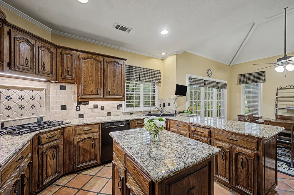 5831 London Lane Dallas, TX 75252