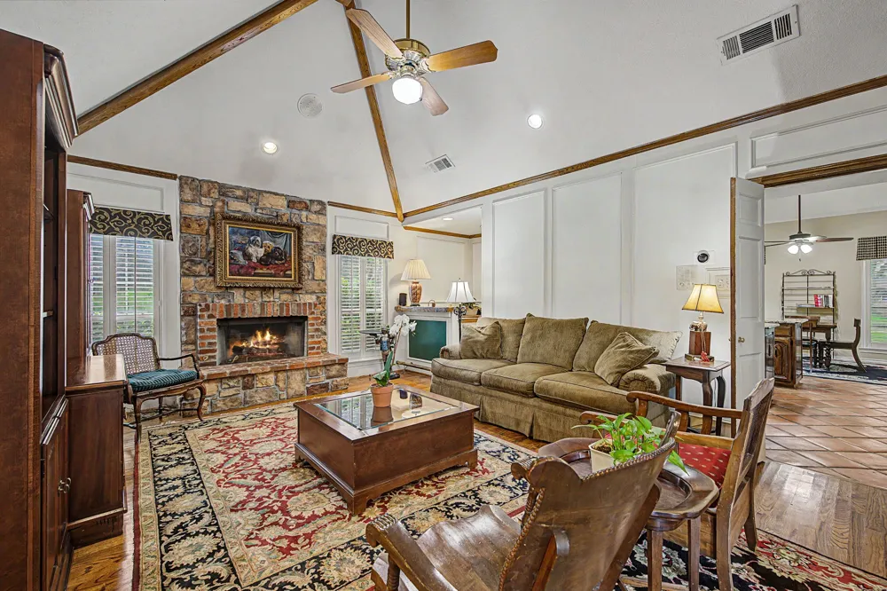5831 London Lane Dallas, TX 75252