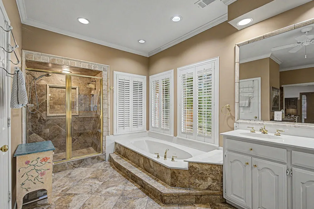 5831 London Lane Dallas, TX 75252