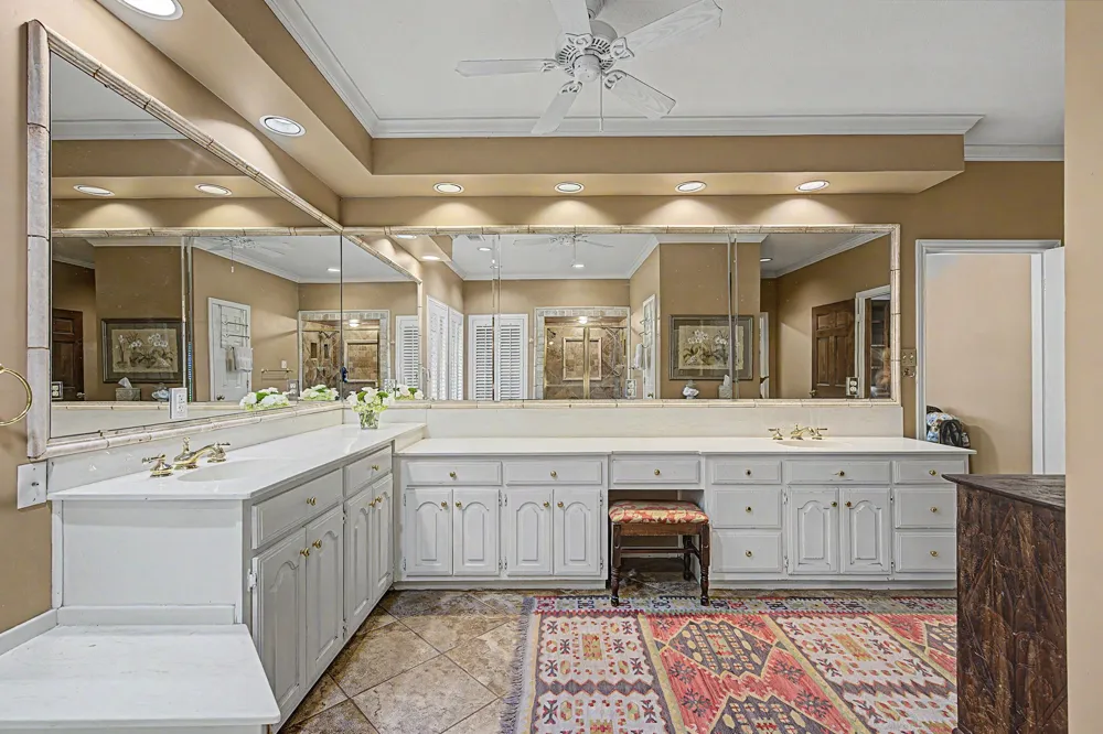 5831 London Lane Dallas, TX 75252