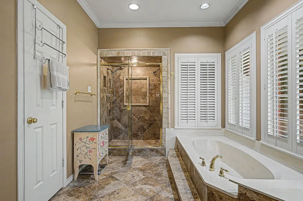 5831 London Lane Dallas, TX 75252