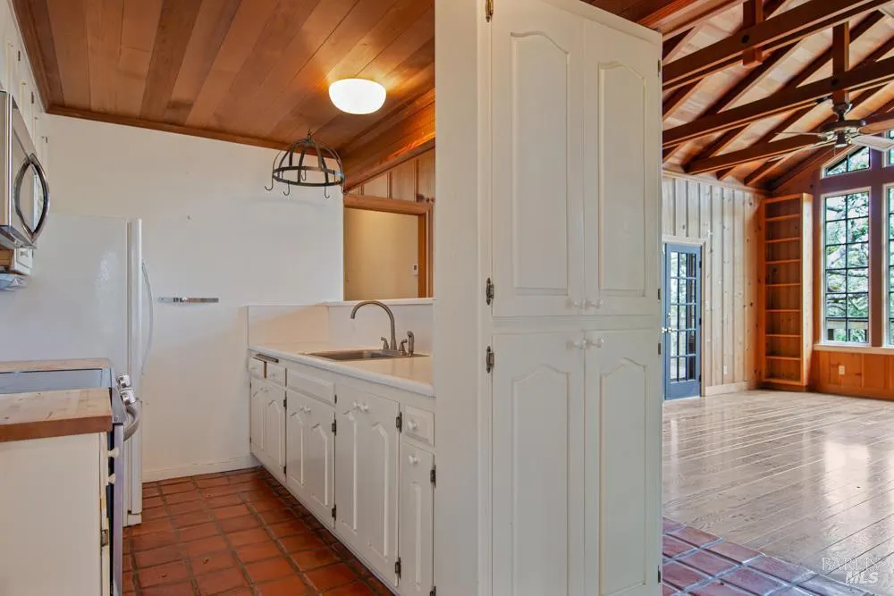 7850 Sonoma Mountain Road Glen Ellen, CA 95442