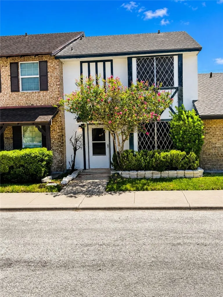 1328 Josephine Drive #4 Alice, TX 78332