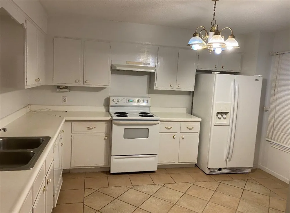1328 Josephine Drive #4 Alice, TX 78332