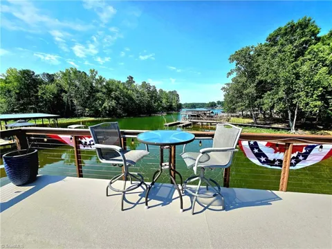 734 Pinehaven Drive