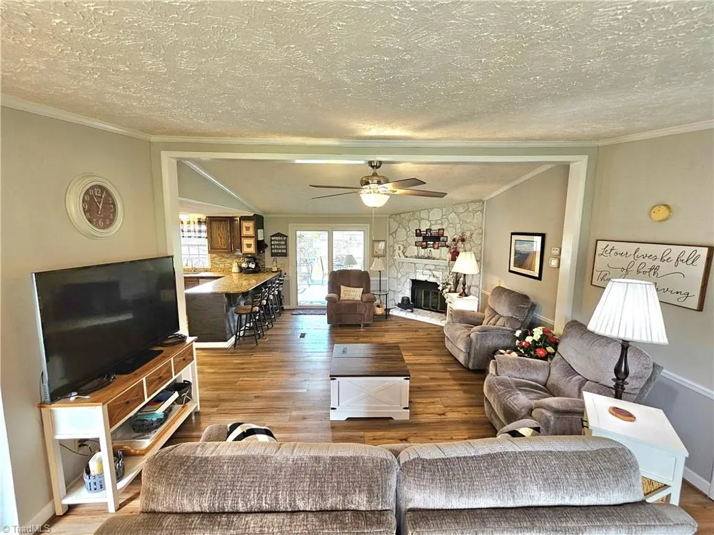 734 Pinehaven Drive New London, NC 28127