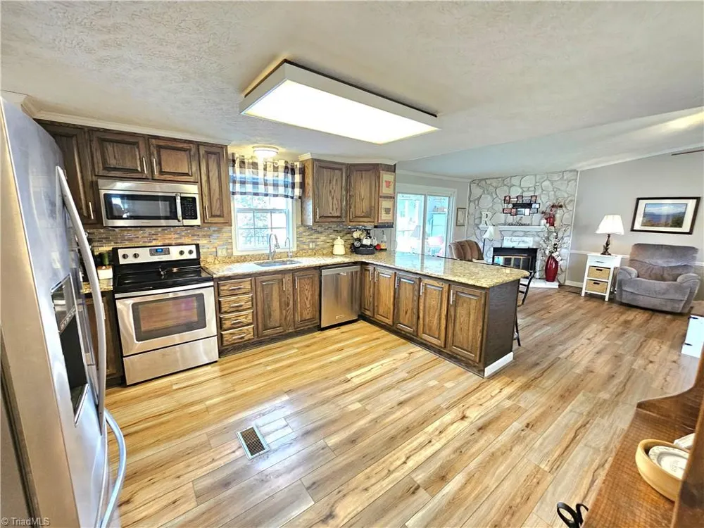 734 Pinehaven Drive New London, NC 28127