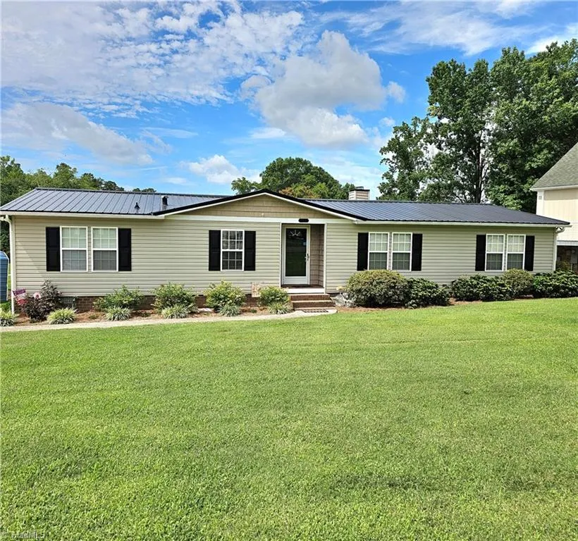 734 Pinehaven Drive New London, NC 28127