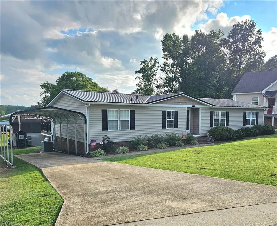 734 Pinehaven Drive New London, NC 28127