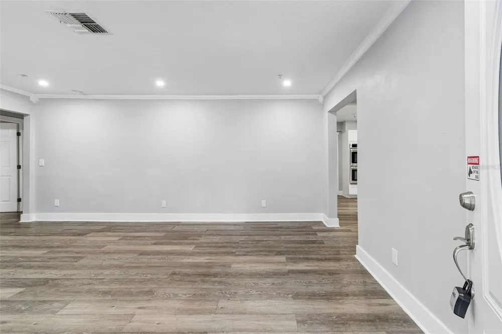 3901 W PLATT STREET Tampa, FL 33609