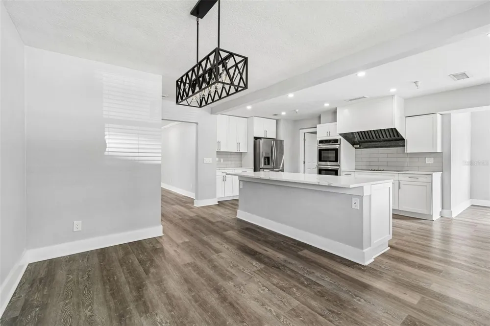 3901 W PLATT STREET Tampa, FL 33609